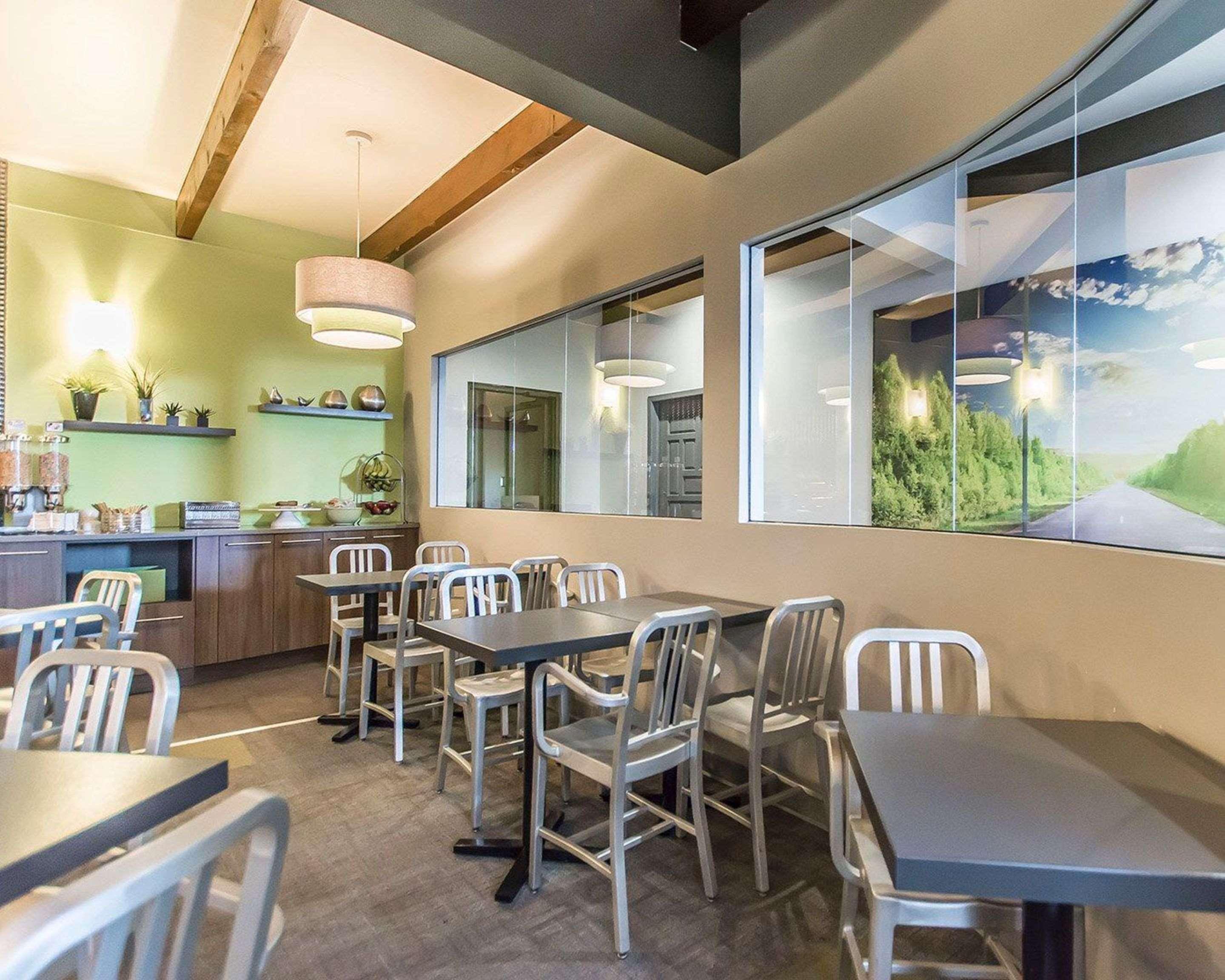 Quality Inn Rouyn-Noranda Exterior foto