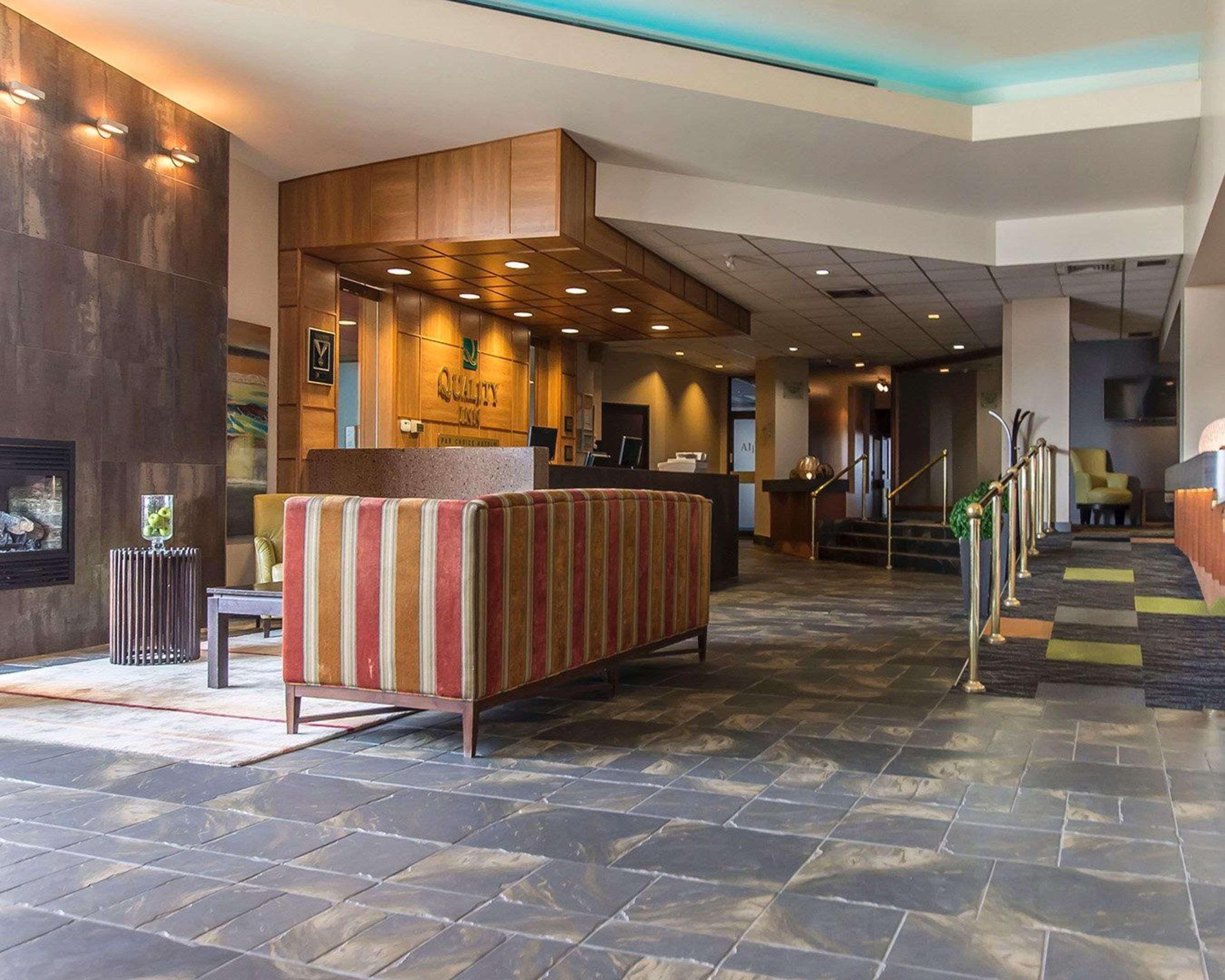 Quality Inn Rouyn-Noranda Exterior foto