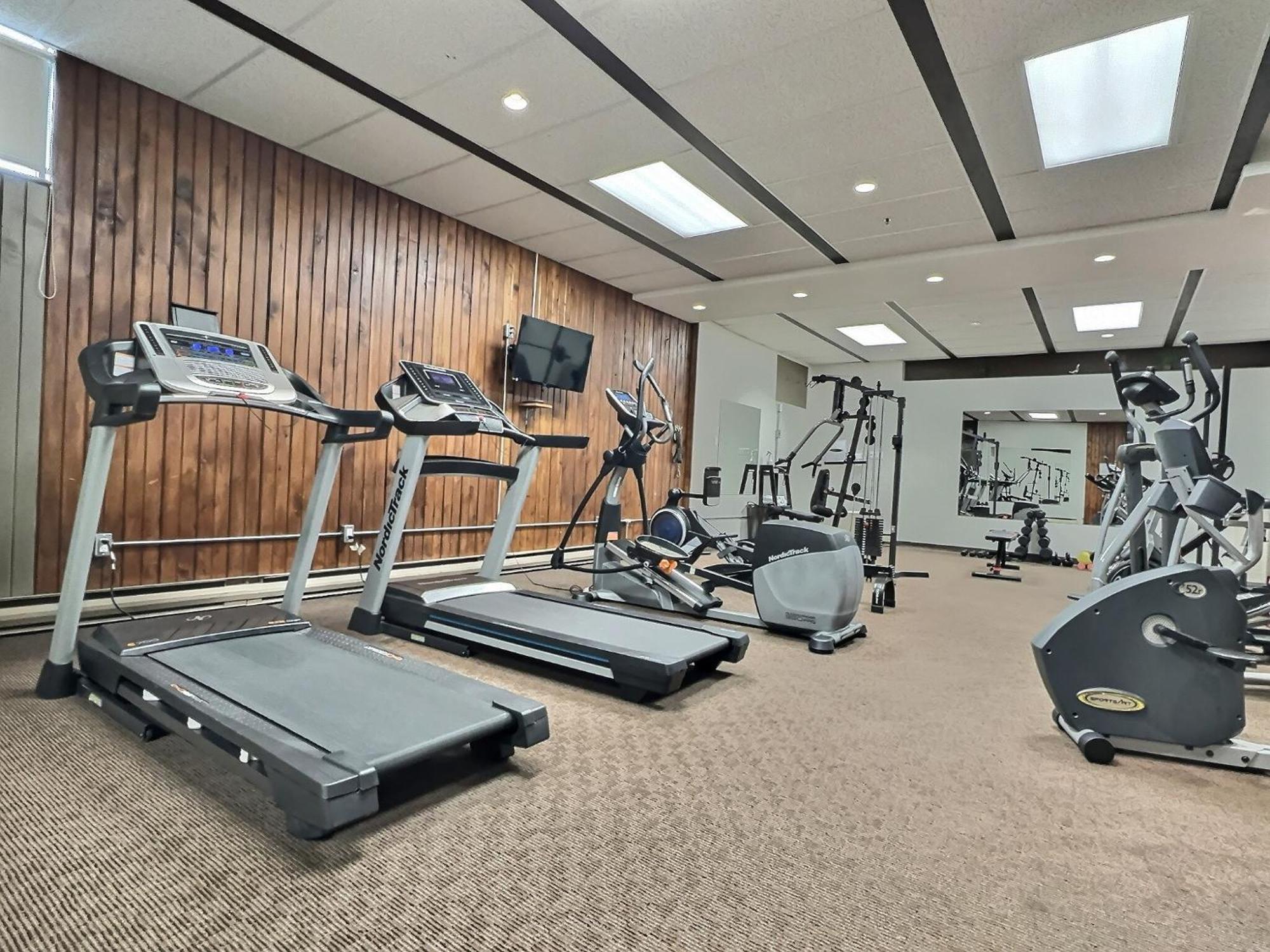 Quality Inn Rouyn-Noranda Exterior foto