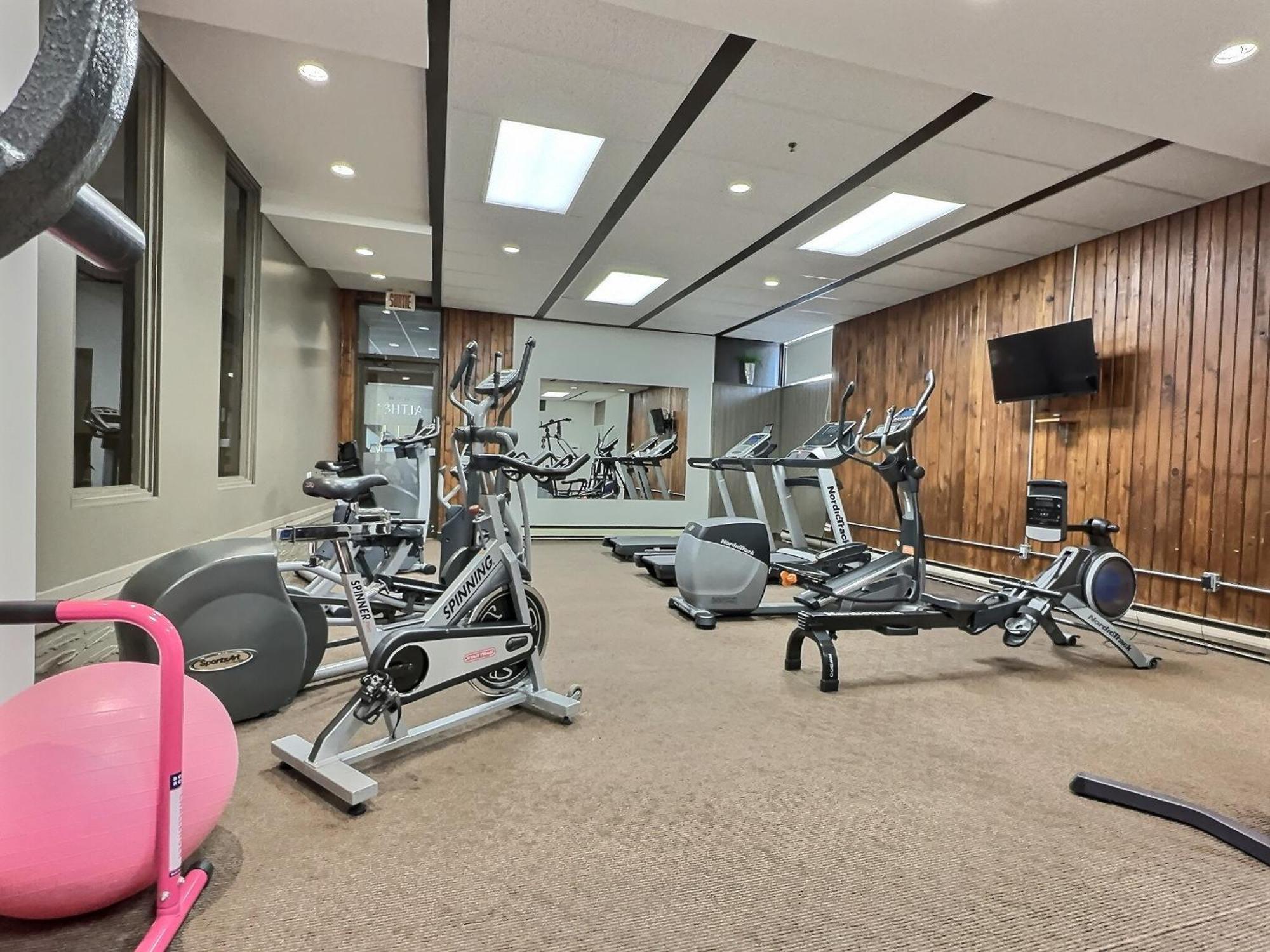 Quality Inn Rouyn-Noranda Exterior foto